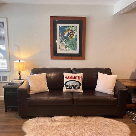 Tastefully Remodeled Condo At Mammoth Ski & Racquet Club, Hot Tub, Garage, 10 Min Walk To Ski Lifts 맘모스 레이크스 외부 사진