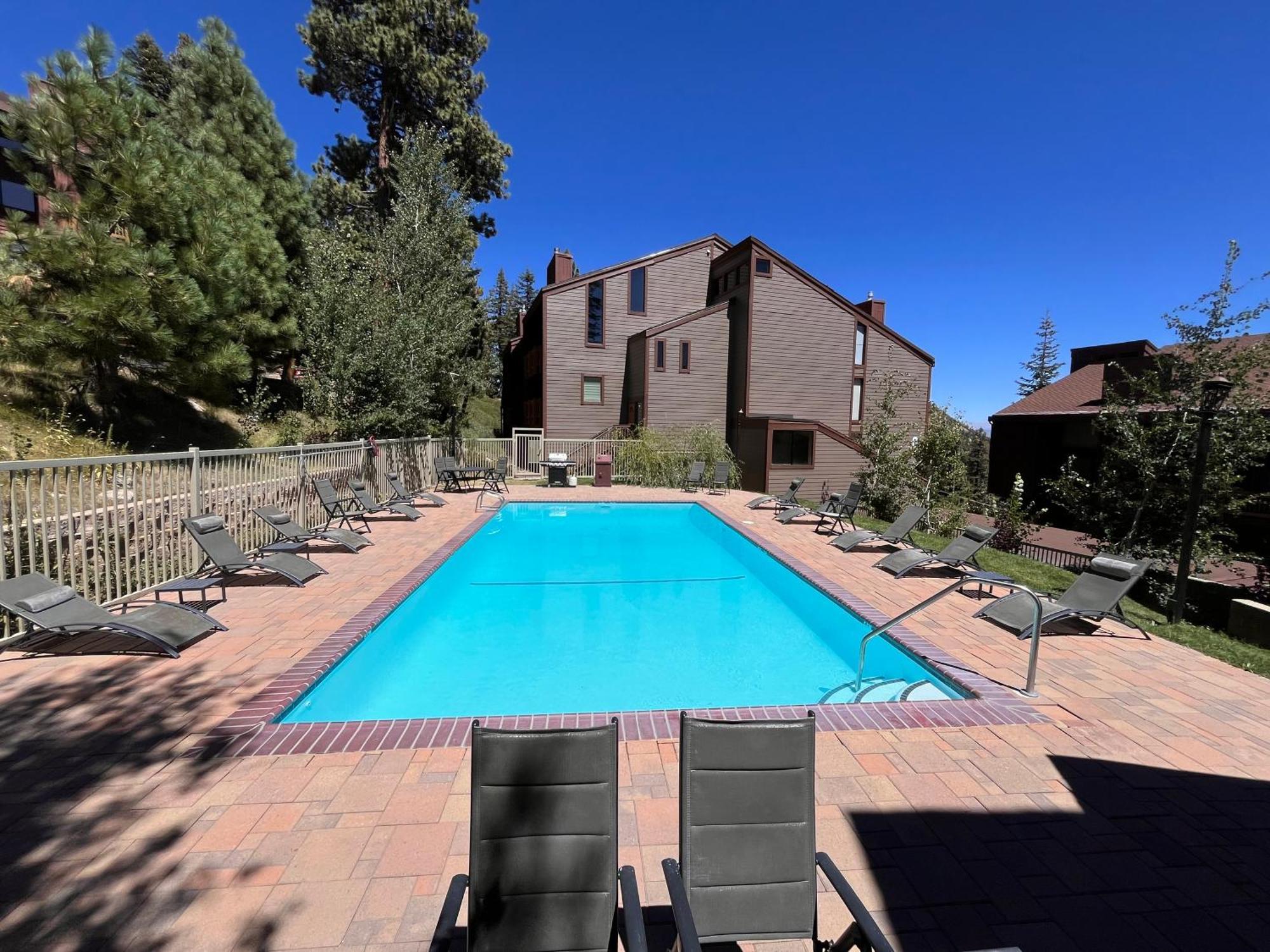 Tastefully Remodeled Condo At Mammoth Ski & Racquet Club, Hot Tub, Garage, 10 Min Walk To Ski Lifts 맘모스 레이크스 외부 사진