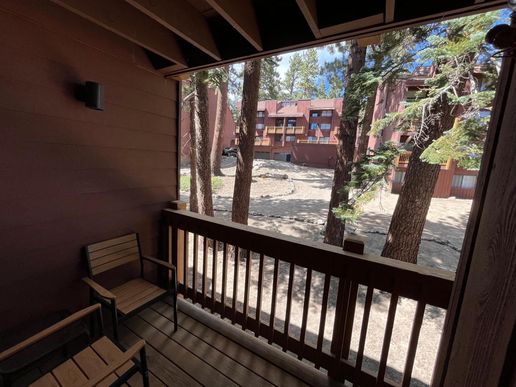 Tastefully Remodeled Condo At Mammoth Ski & Racquet Club, Hot Tub, Garage, 10 Min Walk To Ski Lifts 맘모스 레이크스 외부 사진