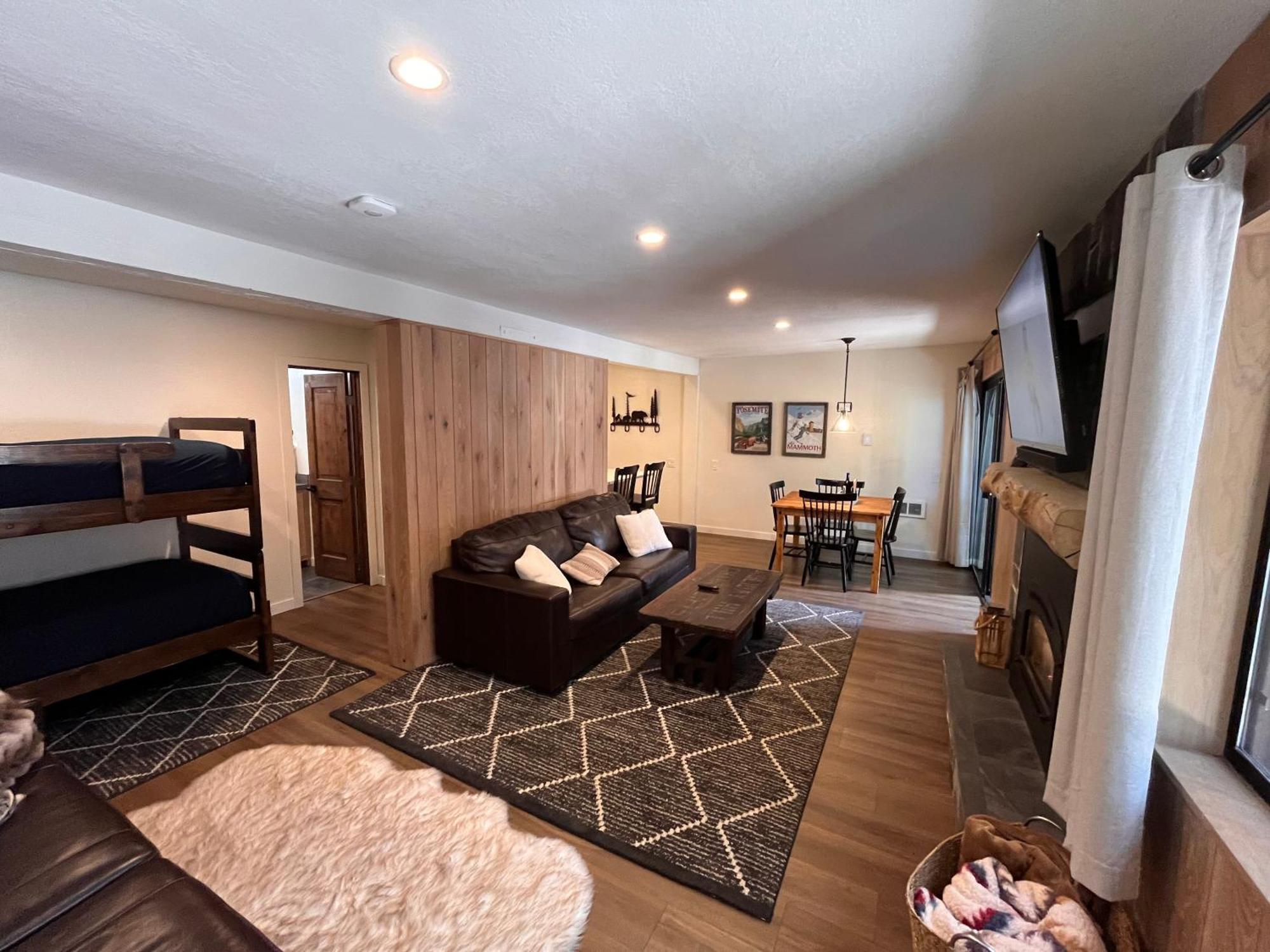 Tastefully Remodeled Condo At Mammoth Ski & Racquet Club, Hot Tub, Garage, 10 Min Walk To Ski Lifts 맘모스 레이크스 외부 사진