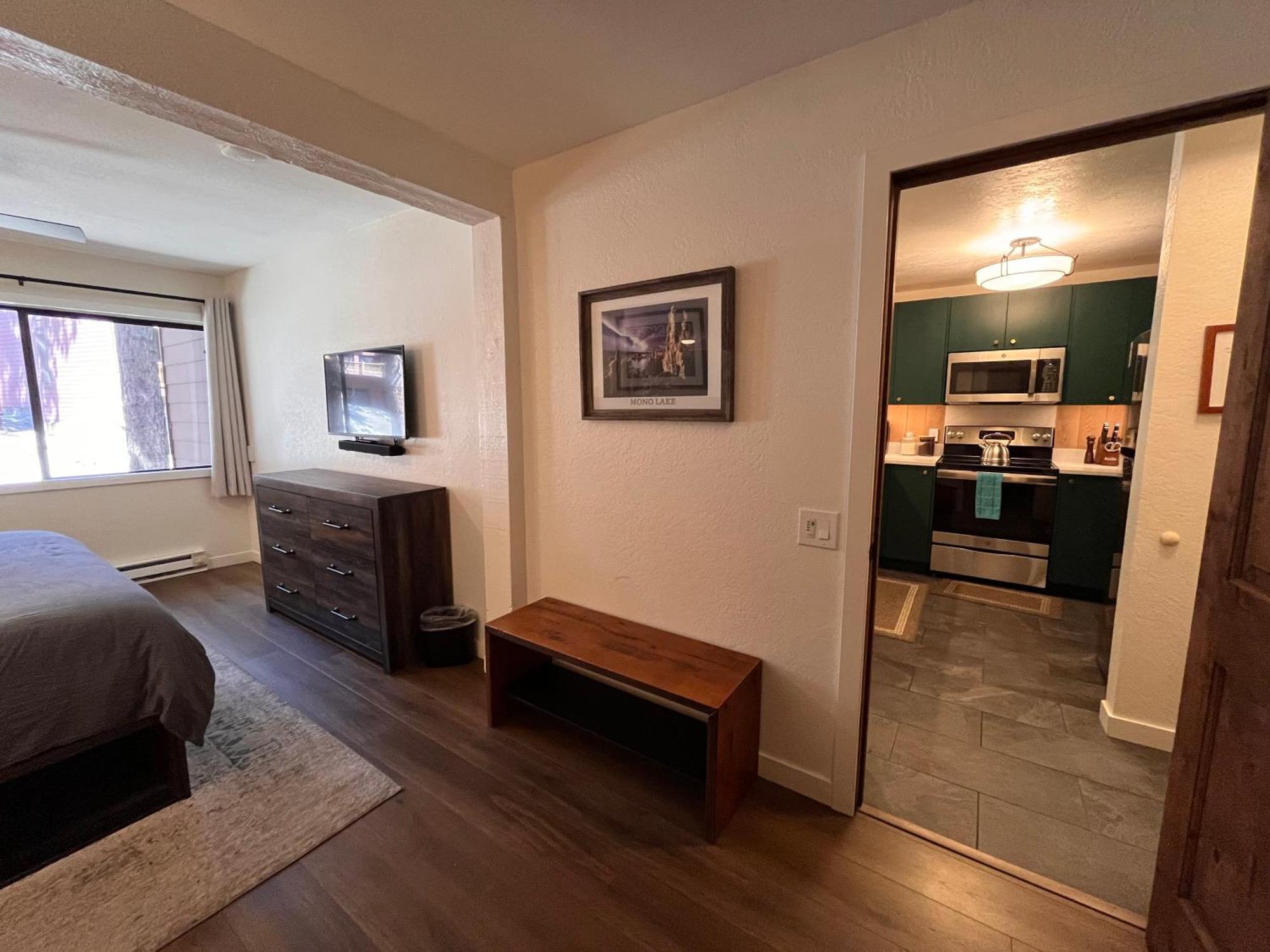 Tastefully Remodeled Condo At Mammoth Ski & Racquet Club, Hot Tub, Garage, 10 Min Walk To Ski Lifts 맘모스 레이크스 외부 사진