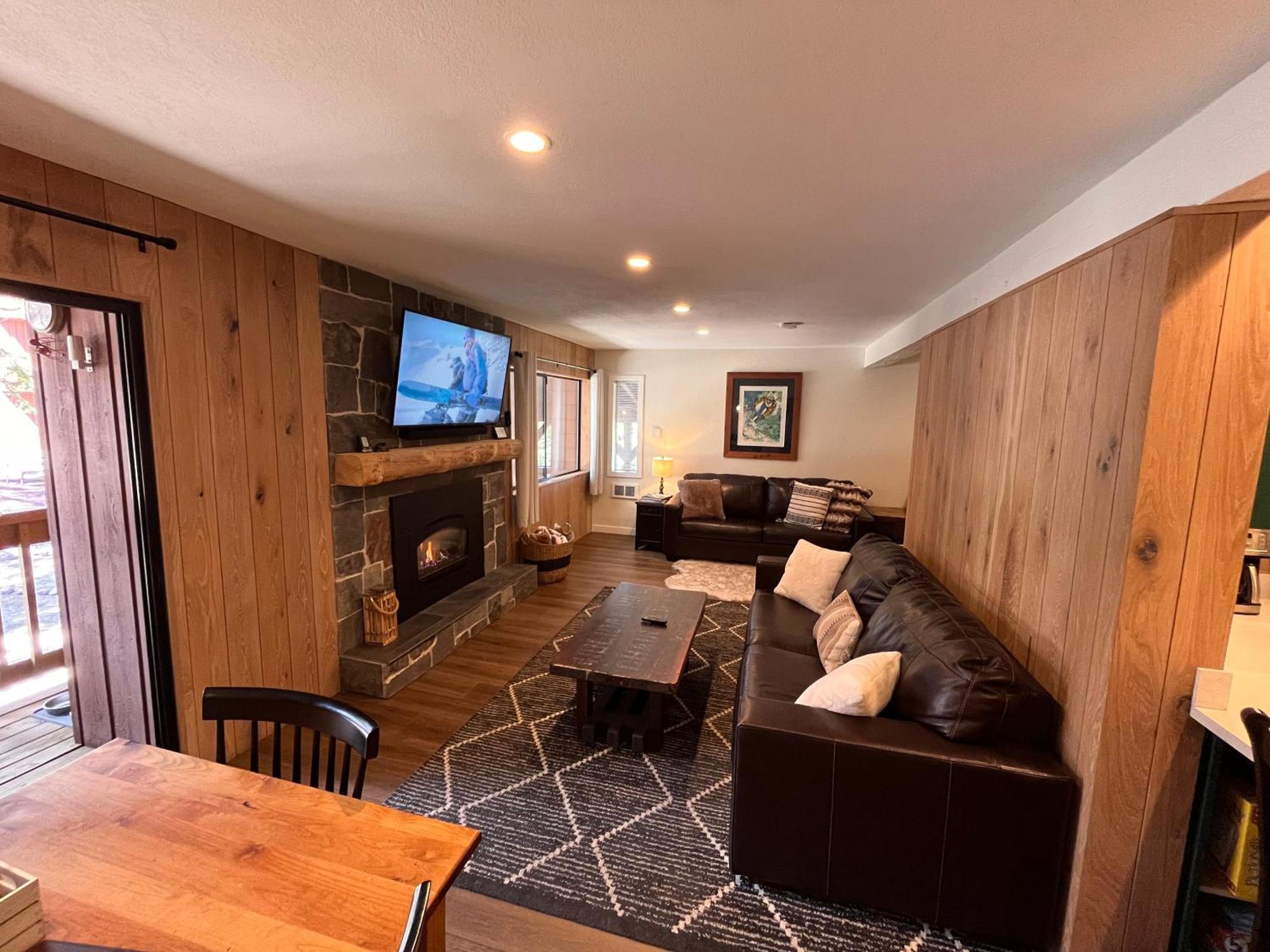 Tastefully Remodeled Condo At Mammoth Ski & Racquet Club, Hot Tub, Garage, 10 Min Walk To Ski Lifts 맘모스 레이크스 외부 사진