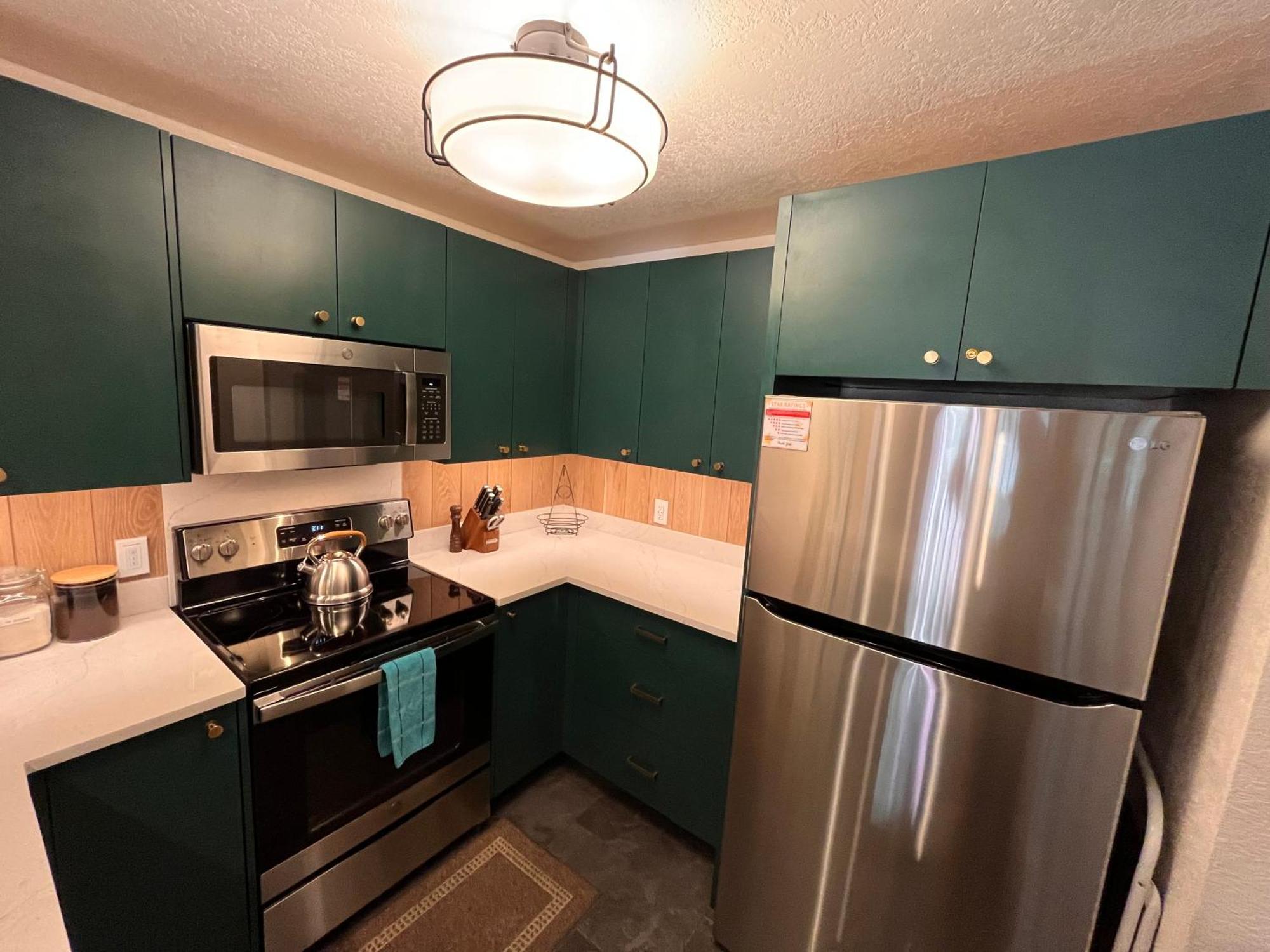 Tastefully Remodeled Condo At Mammoth Ski & Racquet Club, Hot Tub, Garage, 10 Min Walk To Ski Lifts 맘모스 레이크스 외부 사진