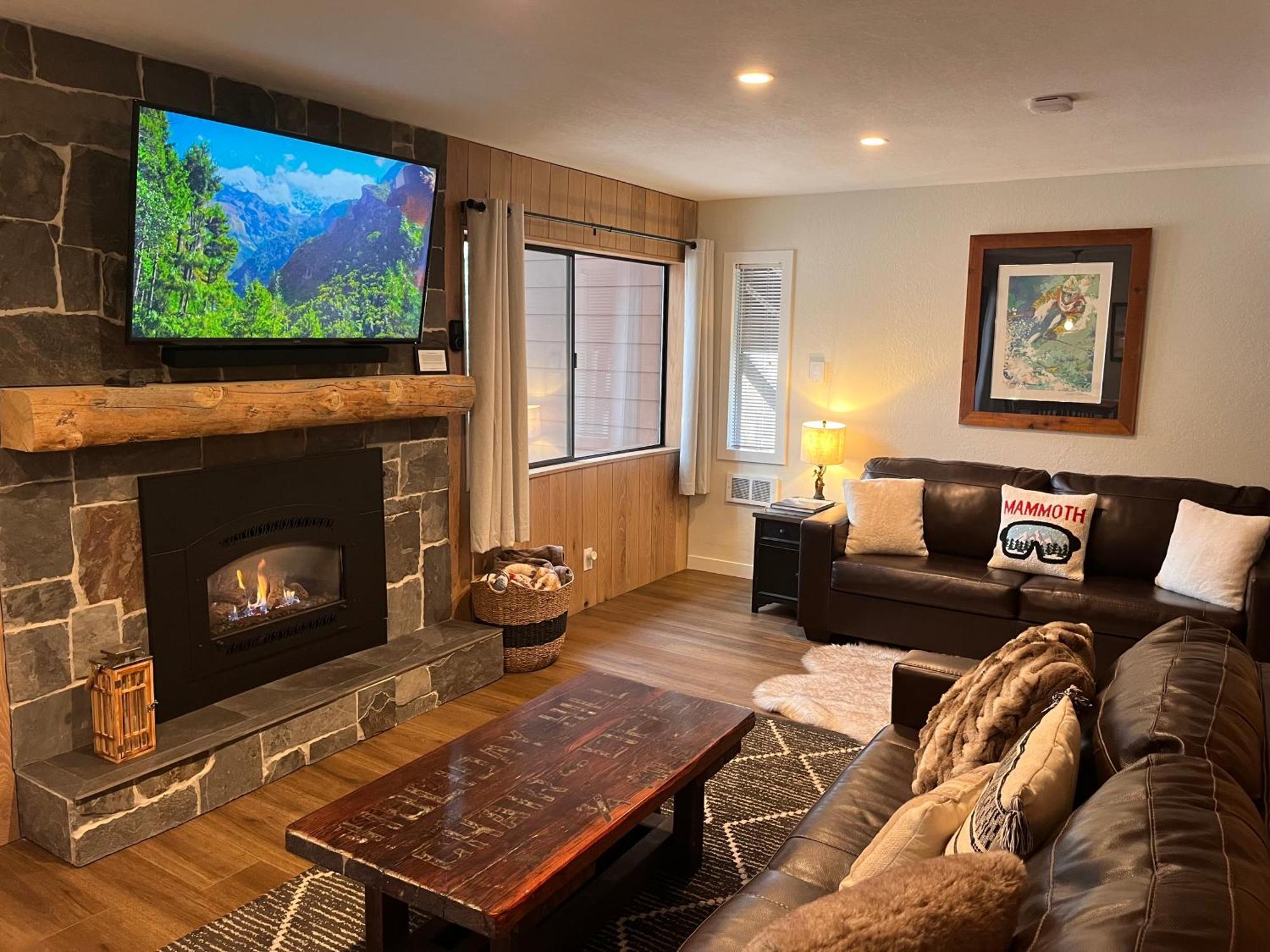Tastefully Remodeled Condo At Mammoth Ski & Racquet Club, Hot Tub, Garage, 10 Min Walk To Ski Lifts 맘모스 레이크스 외부 사진